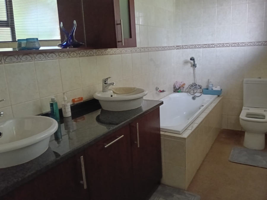 5 Bedroom Property for Sale in Loumar Western Cape